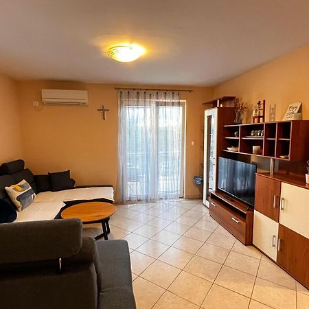 Apartments Jadranka Малинска Экстерьер фото