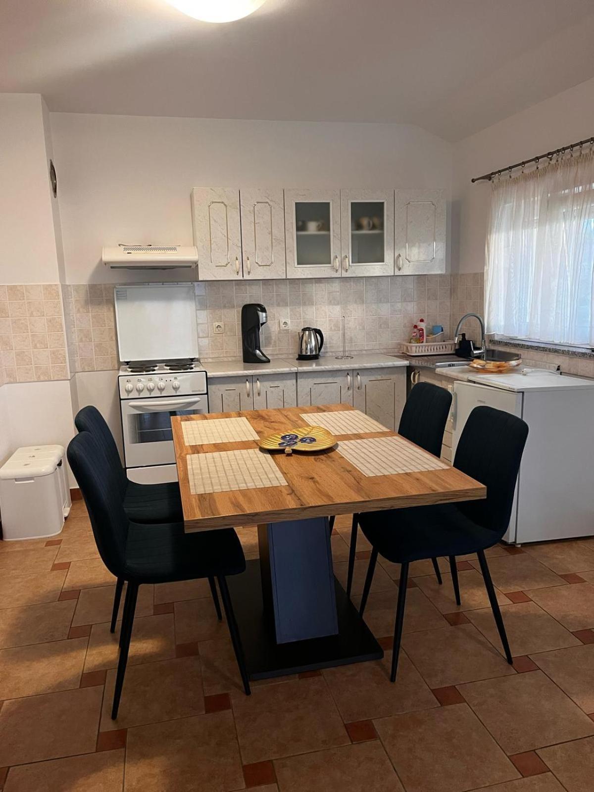Apartments Jadranka Малинска Экстерьер фото