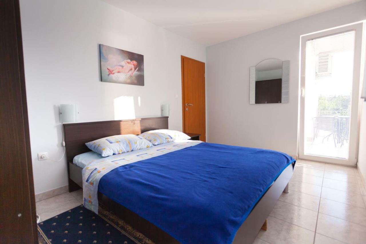 Apartments Jadranka Малинска Экстерьер фото